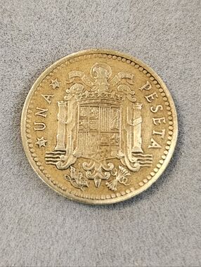 Vintage Una Peseta Gold Tone Coin 1966
